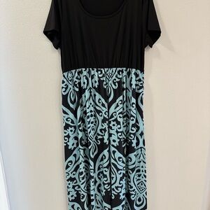 Elegant Black and Blue Patterned Maxi Dress
